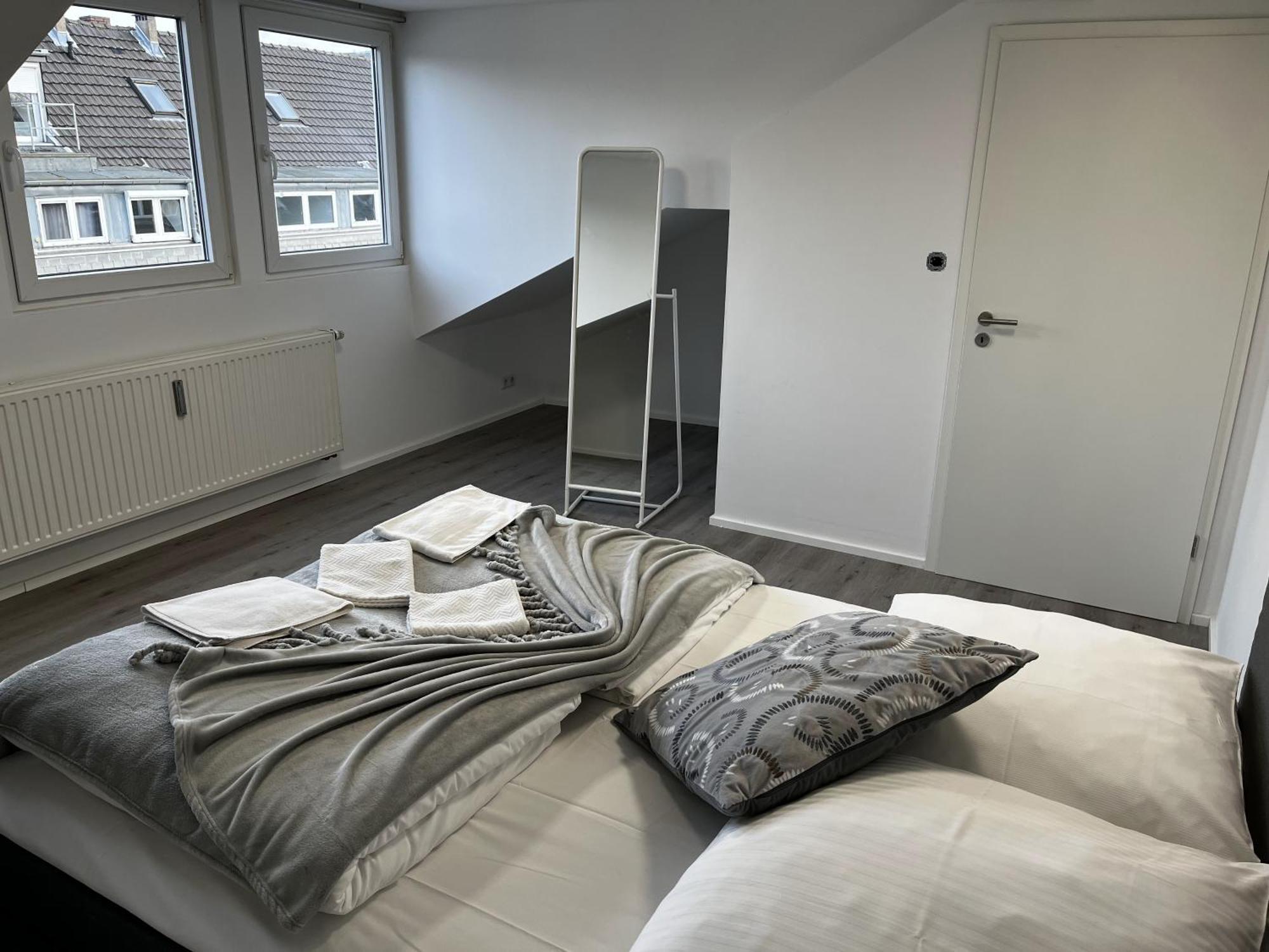City Apartment On The Rhine, Keulen Buitenkant foto